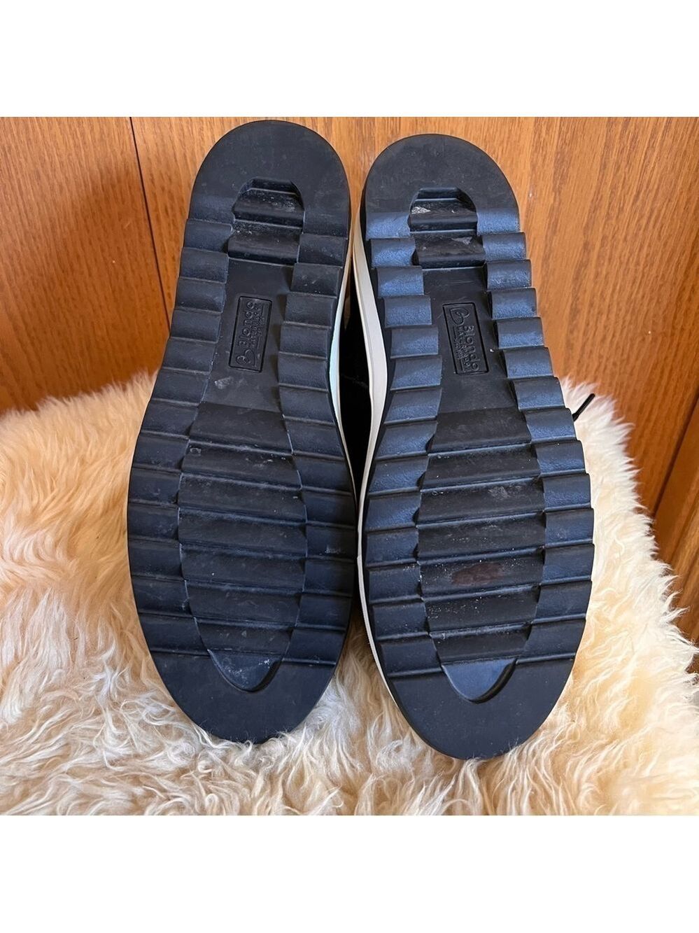 Blondo Shylo Black Suede Hiking Sneakers Sz-9 - Picture 9 of 10